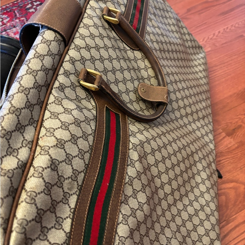 Gucci Beige Monogram Travel Bag with Green and Red Web Stripe - Picture 4 of 6